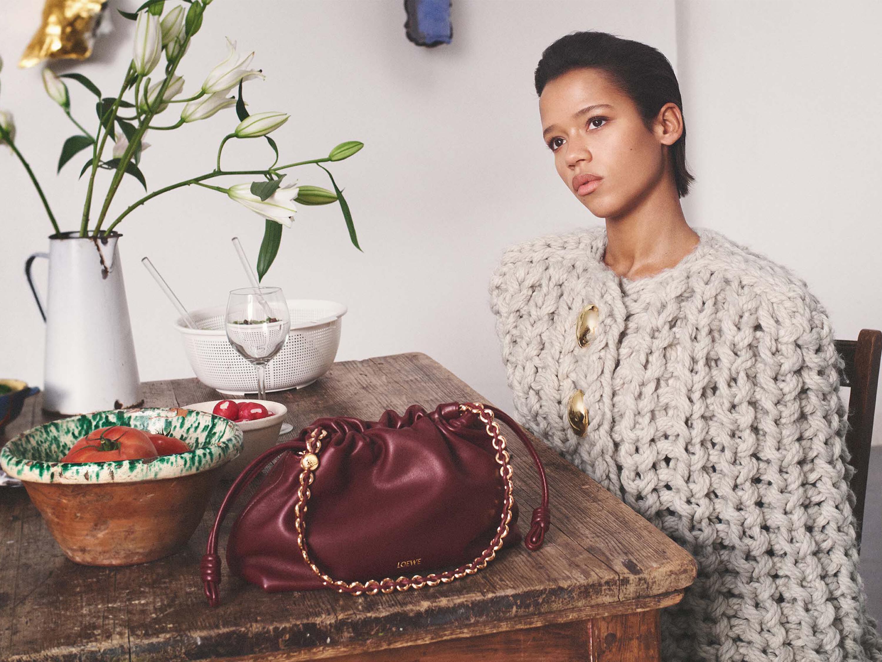 【関税&送料込】Loewe Silver Nappa Leather Flamenco Purse Cl LOEWE Flamenco metallic leather clutch | NET-A-PORTER